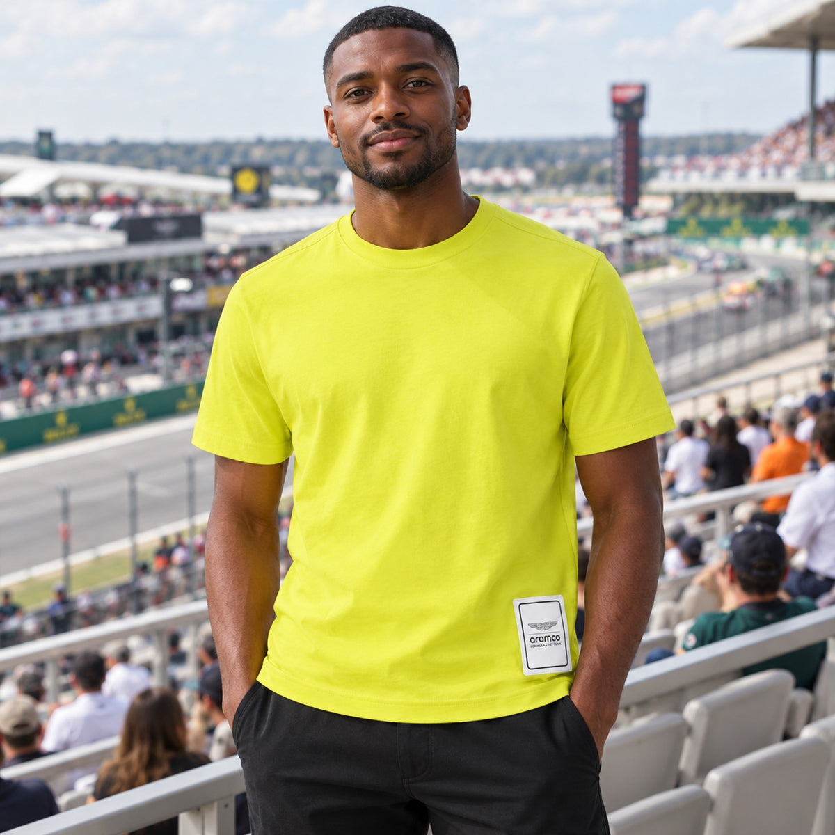 Koszulka casual Aston Martin F1 Team LOGO – jasnożółta – zdjęcie poglądowe (AI)