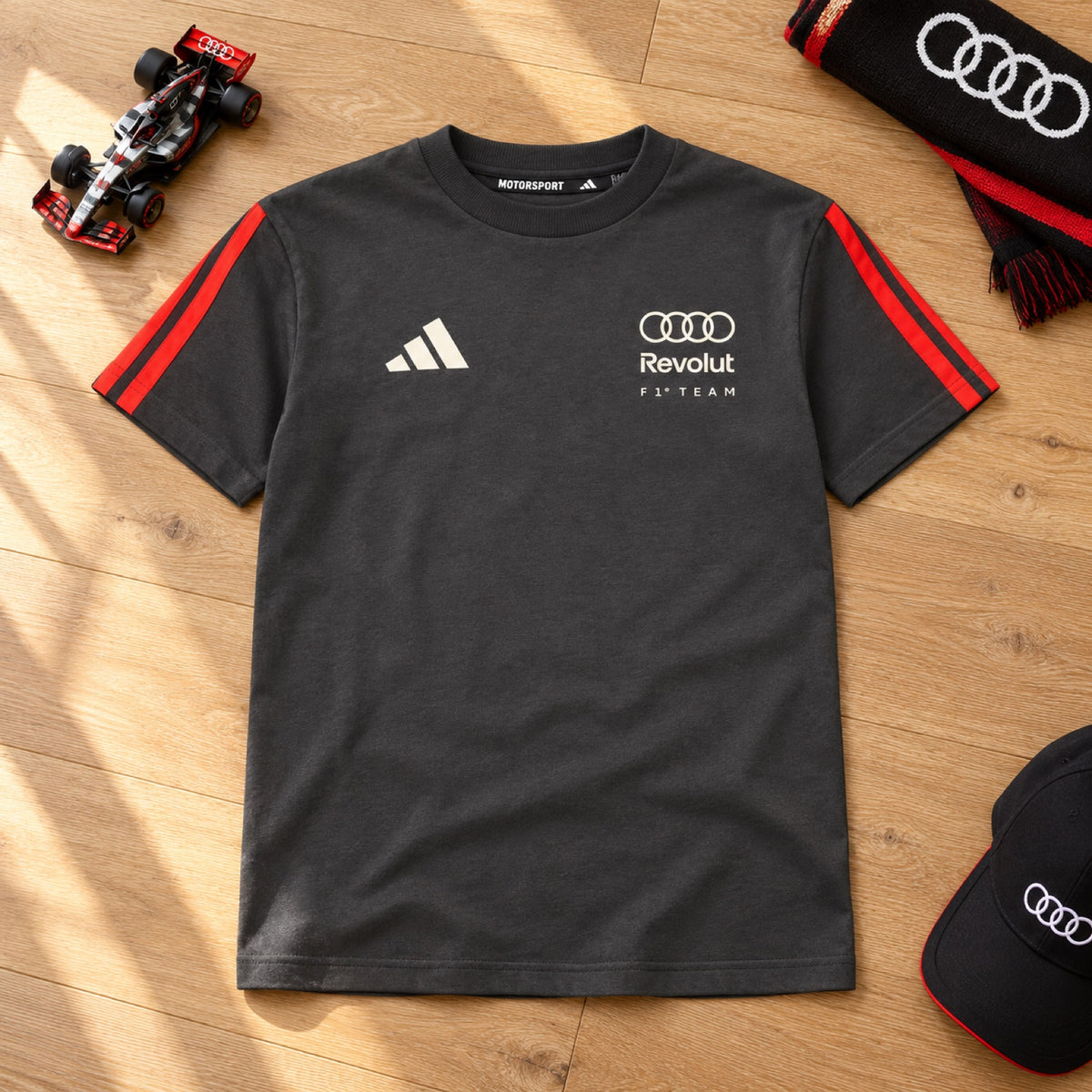 Koszulka dziecięca Audi Revolut F1 x Adidas – szara, edycja lifestyle – 152 cm – zdjęcie poglądowe (AI)