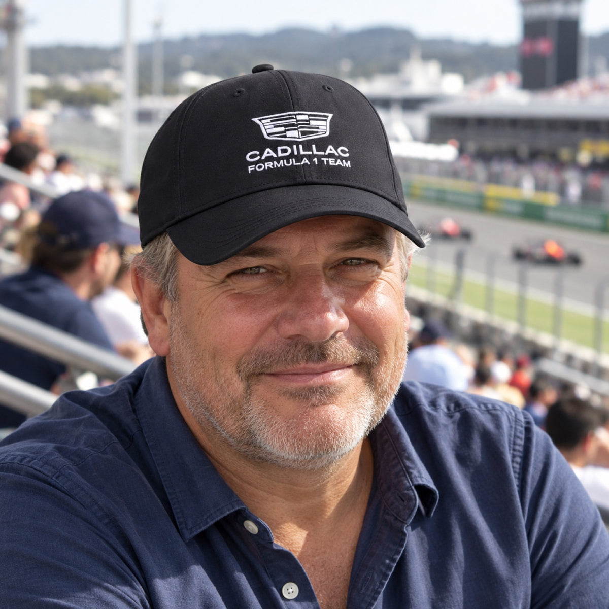 Czapka z daszkiem Sergio Perez Cadillac F1 x Tommy Hilfiger – edycja zespołowa – zdjęcie poglądowe (AI)