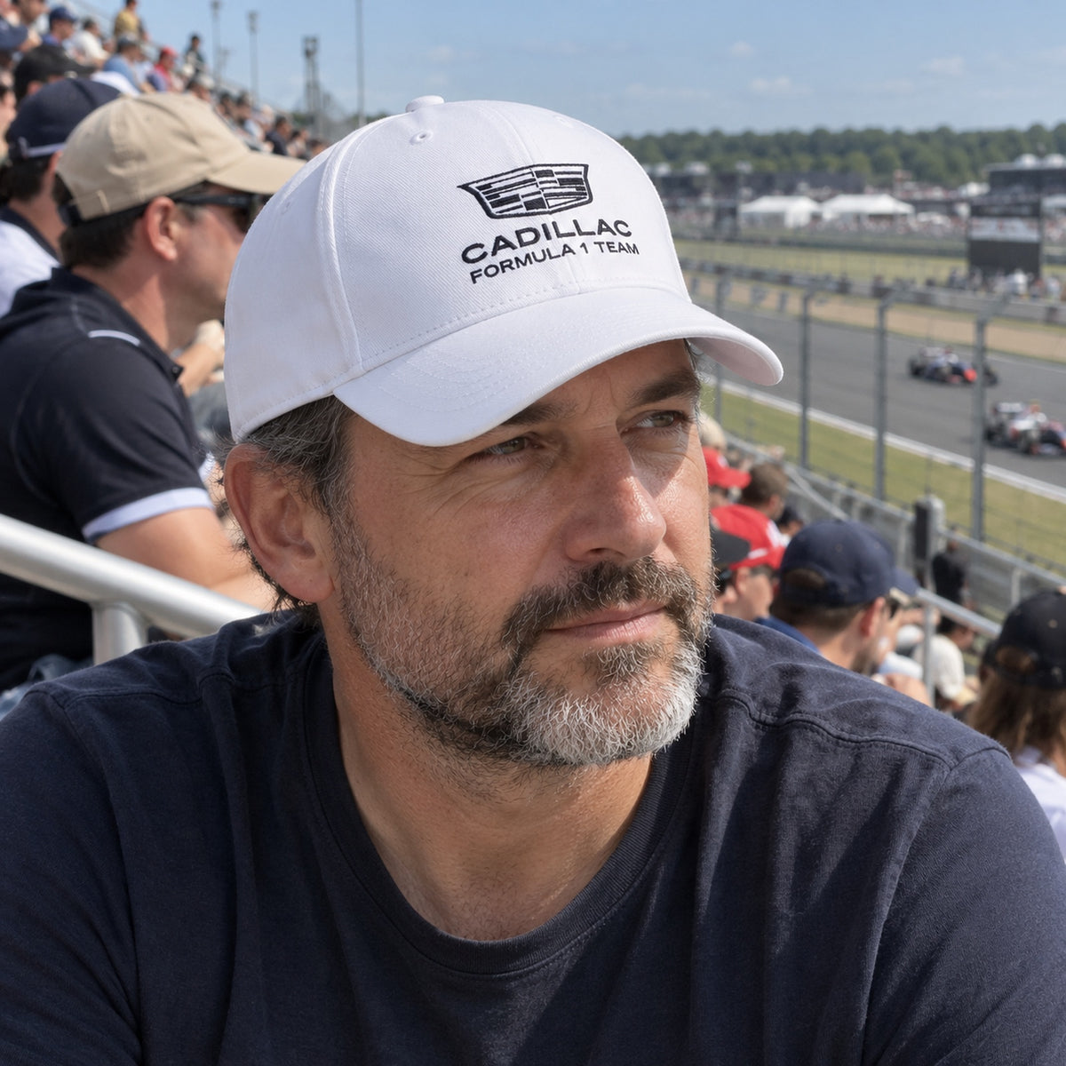 Cadillac F1 x Tommy Hilfiger Team Cap – White – ilustrační foto (AI)