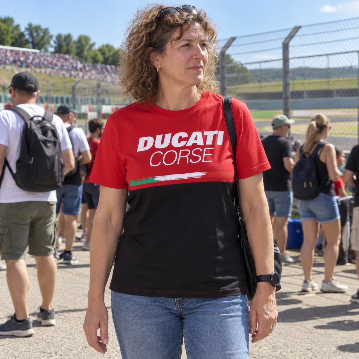 Ducati Corse Casual T-Shirt with Tricolore – ilustrační foto 2 (AI)