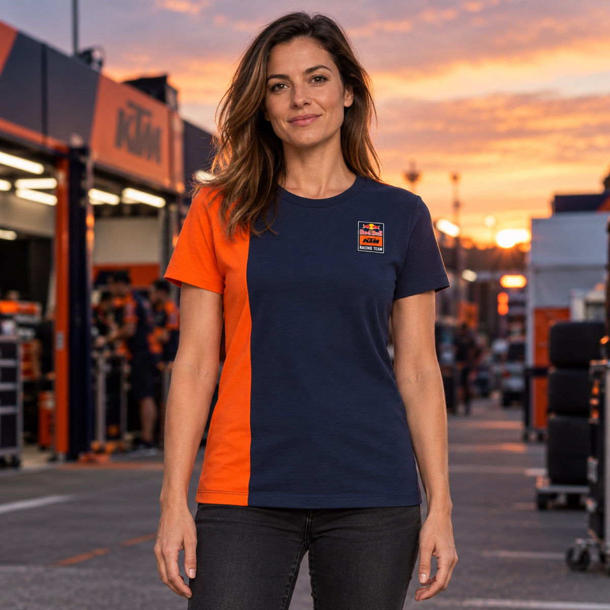 Damska koszulka KTM Red Bull Racing Apex – zdjęcie poglądowe (AI)