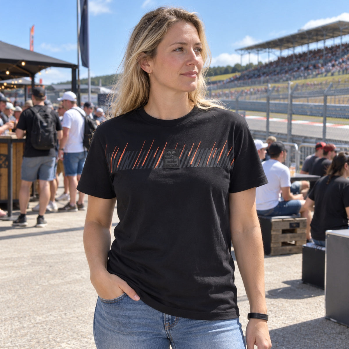 Koszulka KTM Red Bull Racing Carbon Casual – czarna – zdjęcie poglądowe 2 (AI)