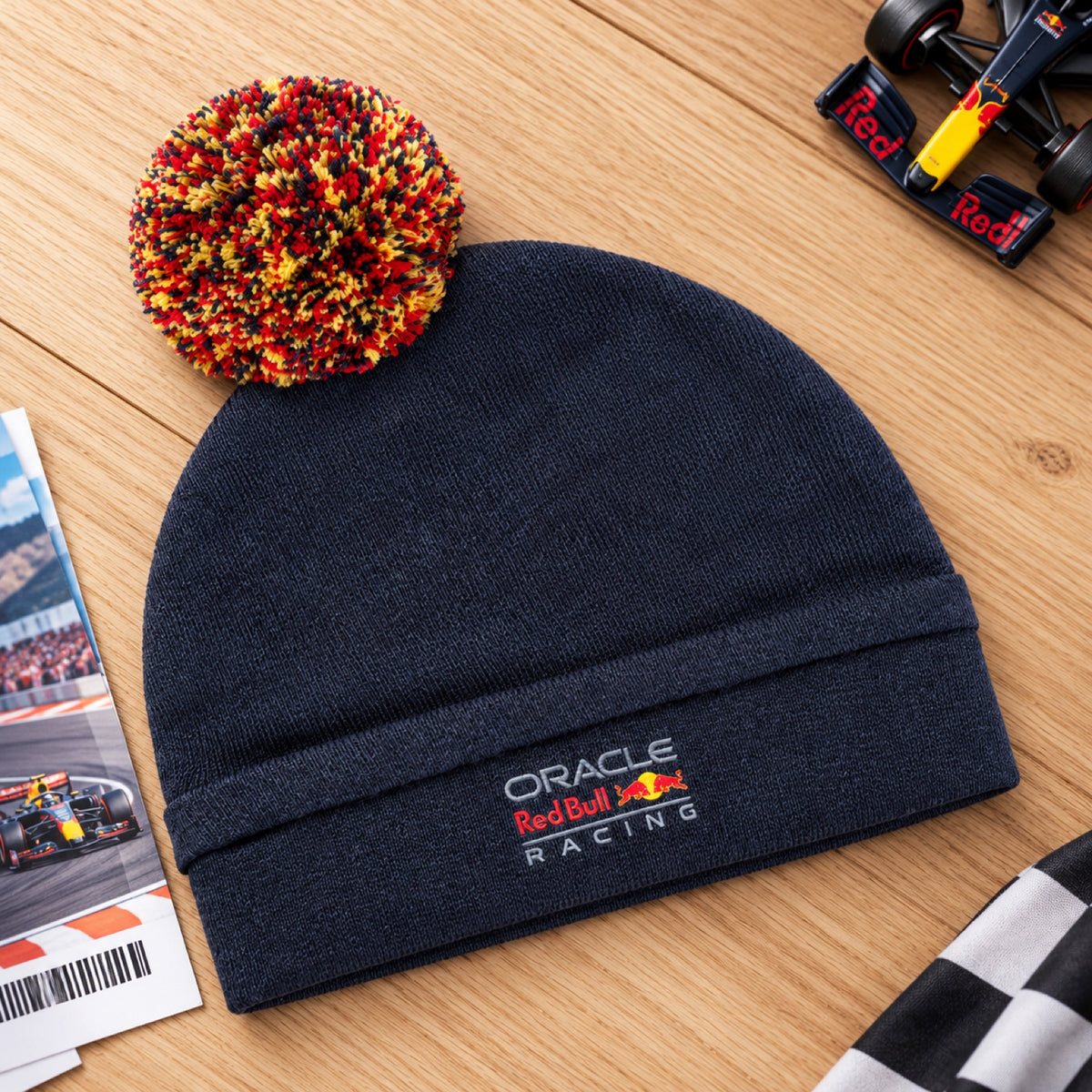 Czapeczka niemowlęca z pomponem Oracle Red Bull Racing – zdjęcie poglądowe (AI)
