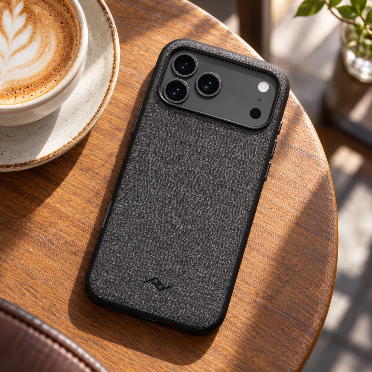 Peak Design Everyday Case Non-Slimlink iPhone 18 Pro Max – Charcoal – zdjęcie poglądowe (AI)