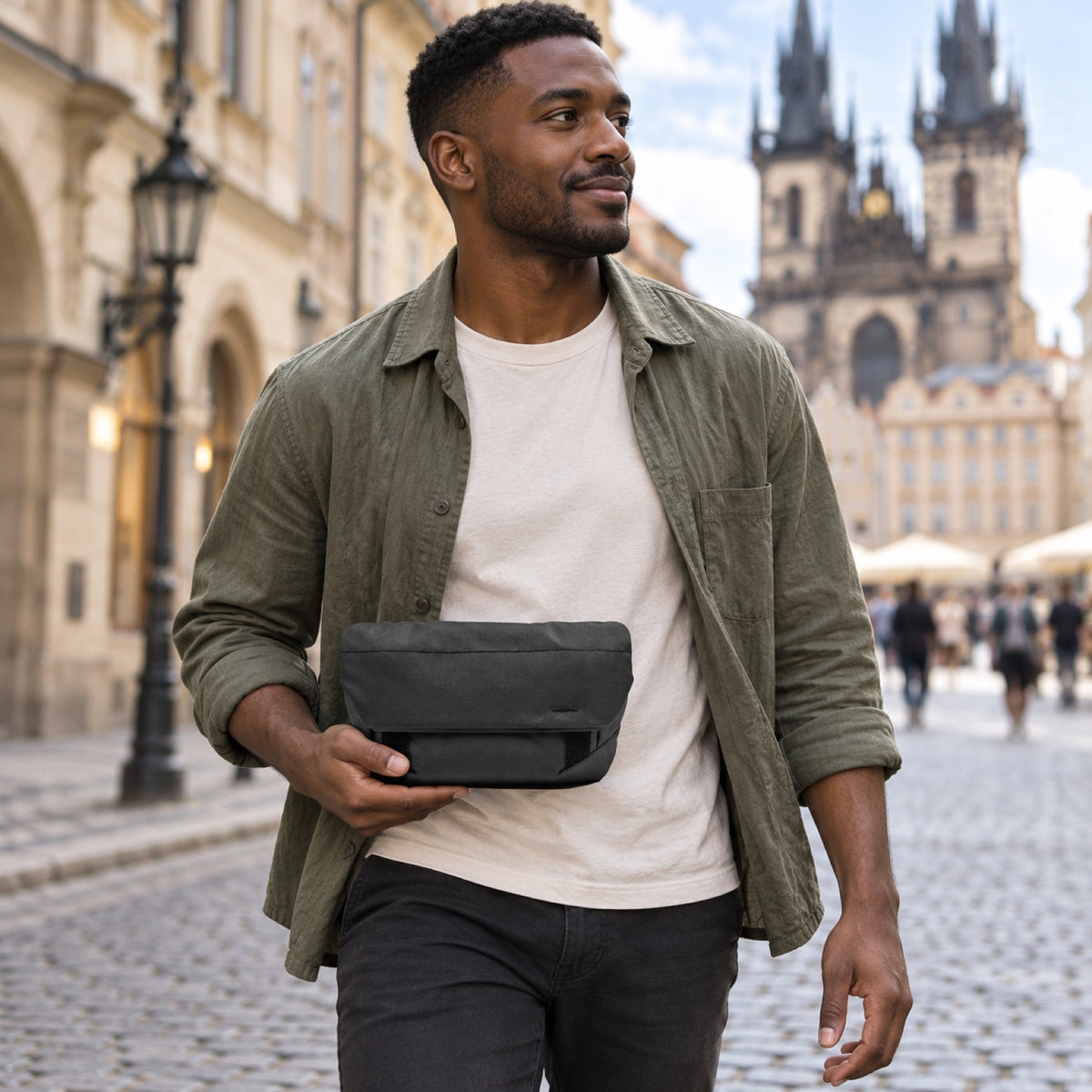 Peak Design Field Pouch v2 – Black – illustrative photo (AI)