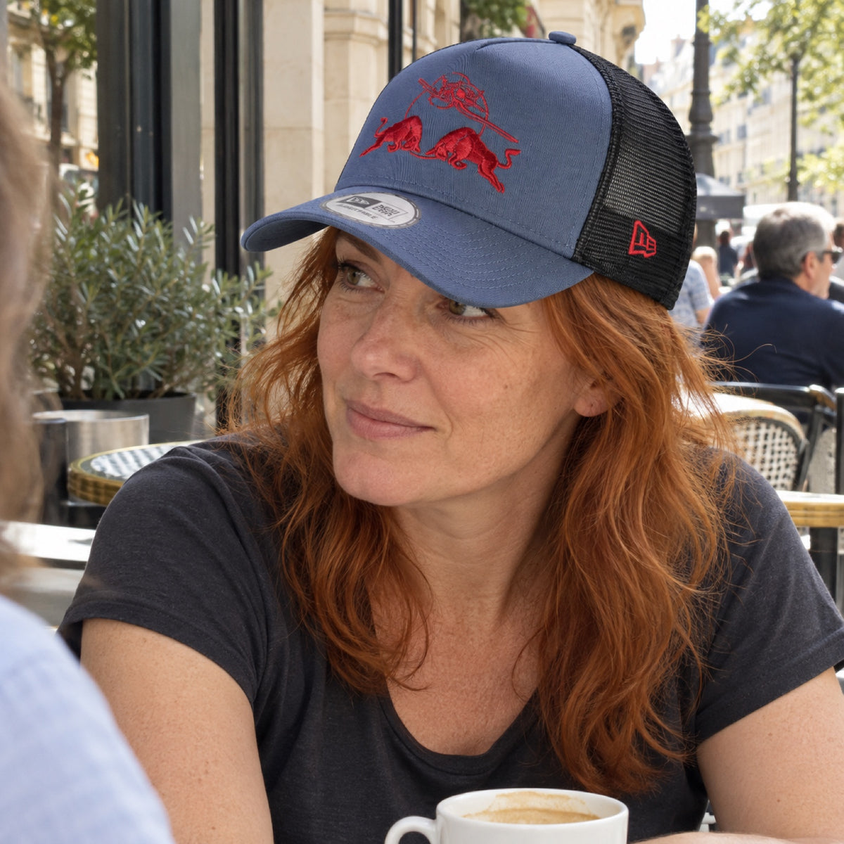 Red Bull The Flying Bulls 9FIFTY Icon Trucker Cap with Logo – ilustrační foto 2 (AI)