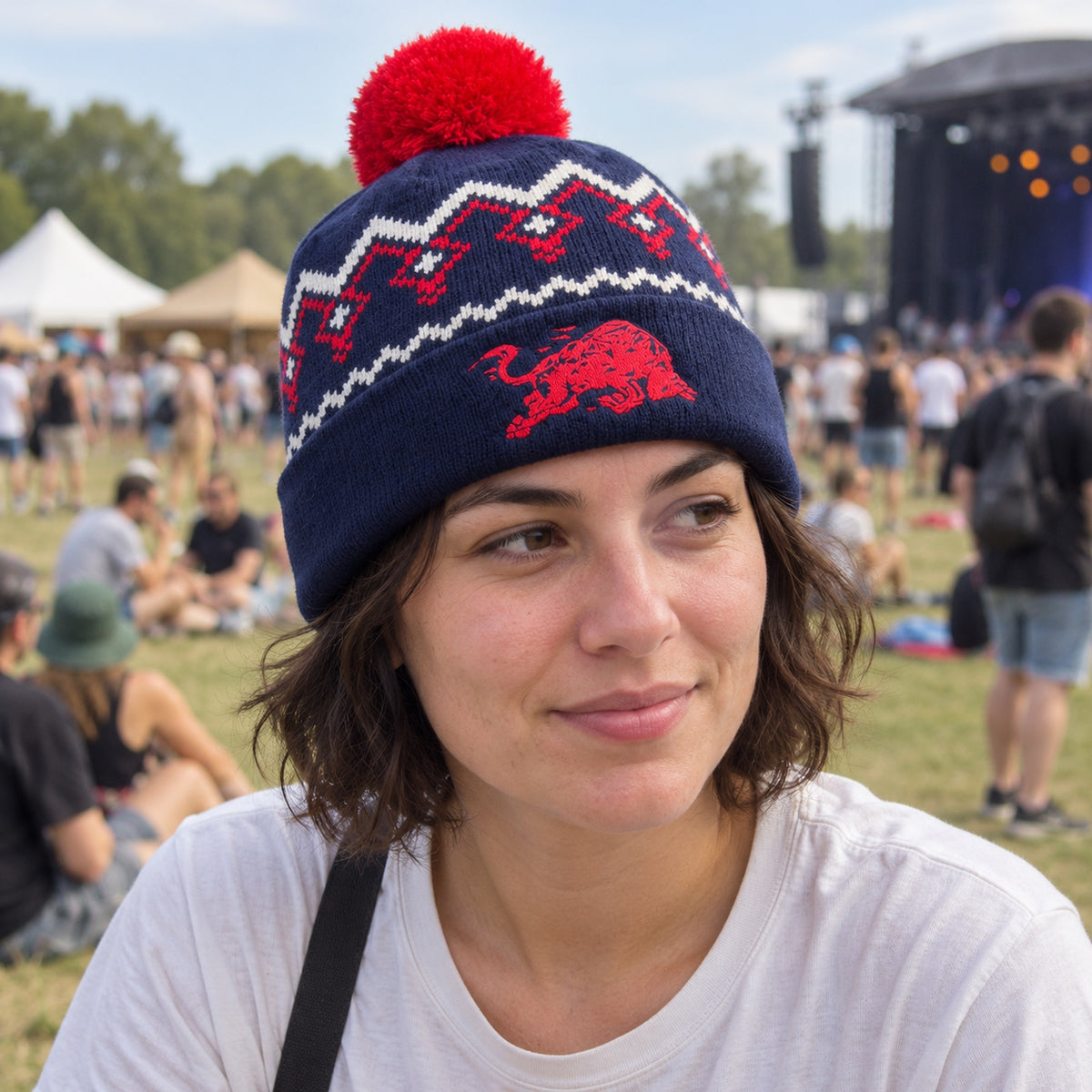 Red Bull Ring Bobble Beanie with Logo – Christmas Edition – ilustrační foto 2 (AI)