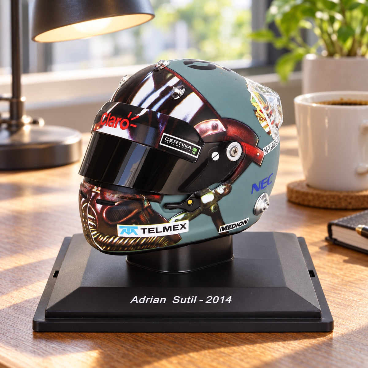 Model kasku Spark Adrian Sutil 2014 – zdjęcie poglądowe (AI)
