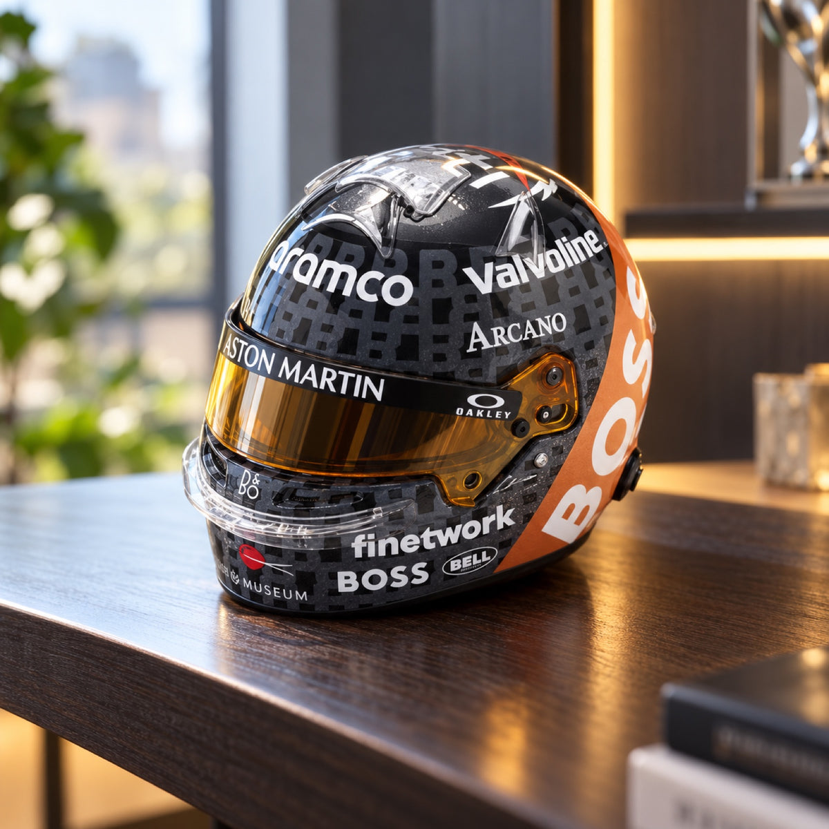 Model kasku Fernando Alonso F1 2024 1:5 – edycja specjalna Silverstone – Spark – zdjęcie poglądowe (AI)