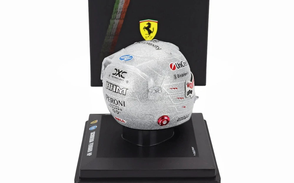Model kasku LookSmart Lewis Hamilton 1:5 – GP Las Vegas 2025