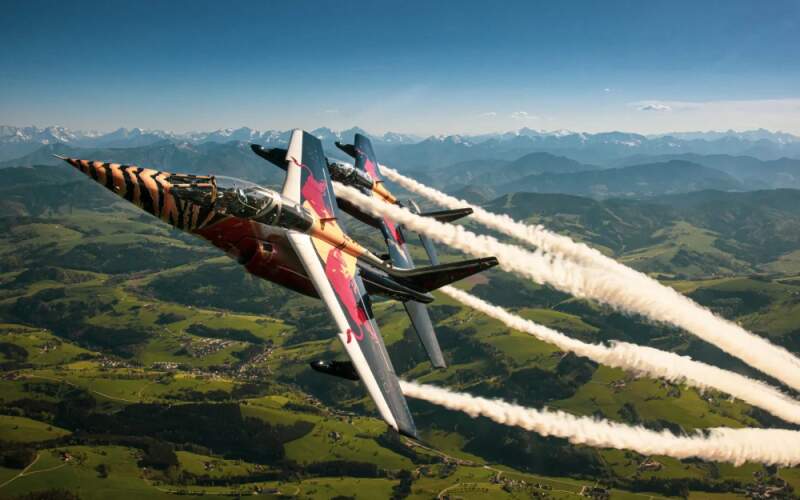 Brelok Red Bull The Flying Bulls - Alpha Jet