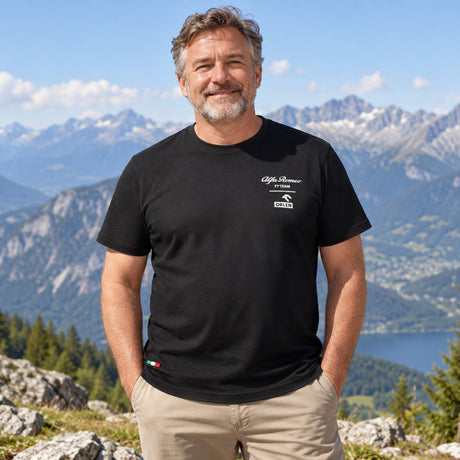 Koszulka Alfa Romeo Racing F1 Orlen FANWEAR – czarna – zdjęcie poglądowe (AI)