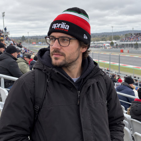 Aprilia BE A RACER Beanie with Logo – ilustrační foto (AI)