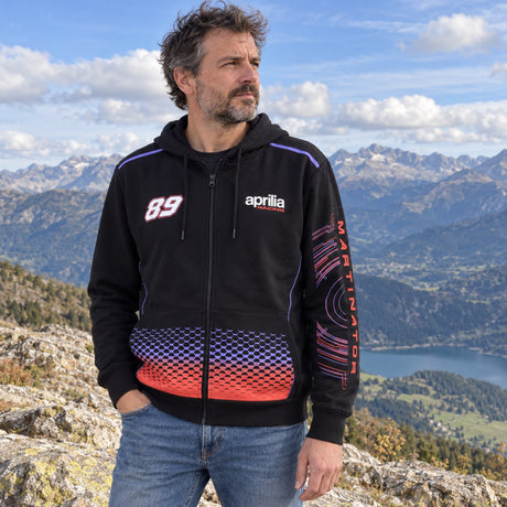 Aprilia Racing Fan Hoodie – Martinator #89 – ilustrační foto (AI)