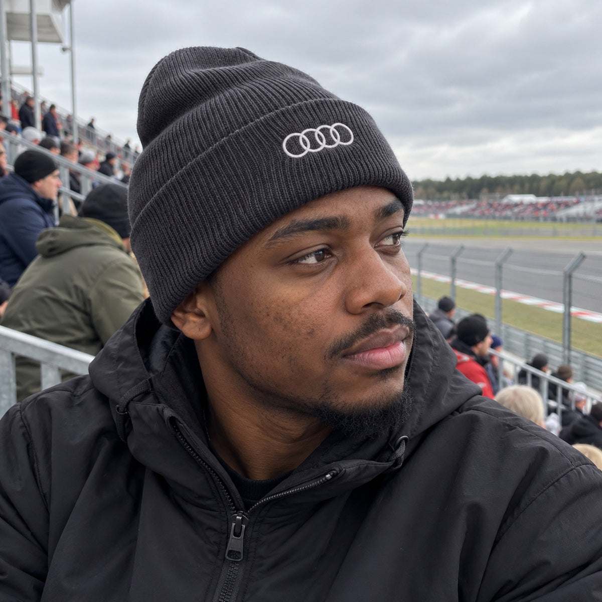 Audi Revolut F1 x Adidas Beanie – Dark Grey, Team Edition – ilustrační foto (AI)