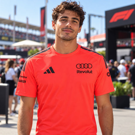 Koszulka zespołowa Audi Revolut F1 x Adidas z logo sponsorów – czerwona – zdjęcie poglądowe (AI)