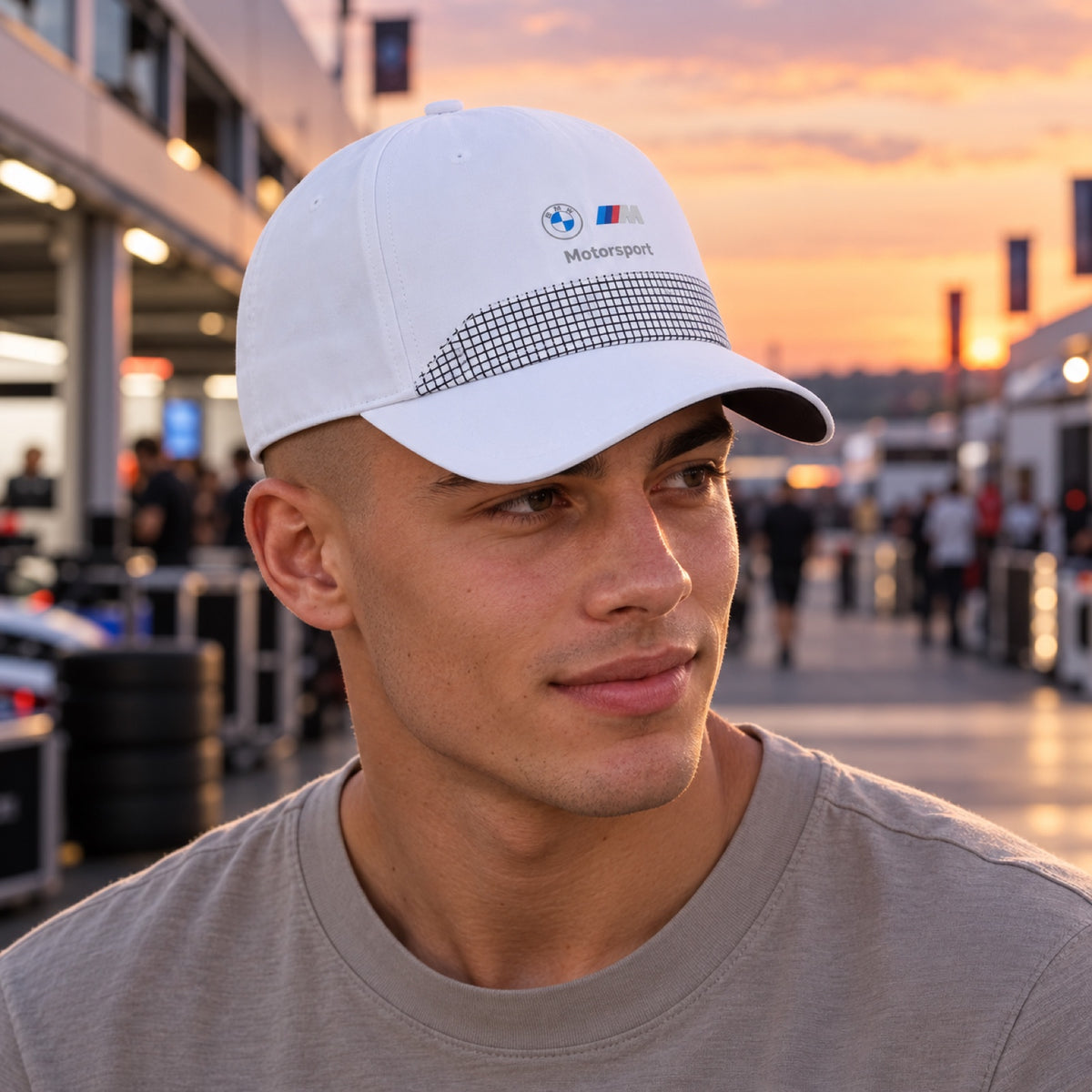 Czapka z daszkiem BMW Motorsport z logo – biała – zdjęcie poglądowe (AI)