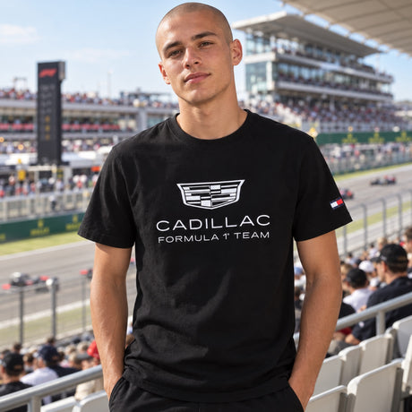 Koszulka Cadillac F1 x Tommy Hilfiger – czarna, edycja lifestyle – zdjęcie poglądowe (AI)
