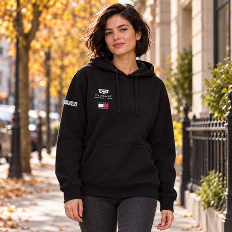 Bluza zespołowa z kapturem Cadillac F1 x Tommy Hilfiger – czarna – zdjęcie poglądowe (AI)