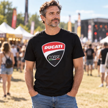 Koszulka Ducati Corse z logo Ducati – czarna – zdjęcie poglądowe (AI)