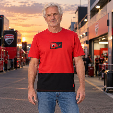 Koszulka kibica Ducati Corse – Marc Marquez z logo – zdjęcie poglądowe (AI)