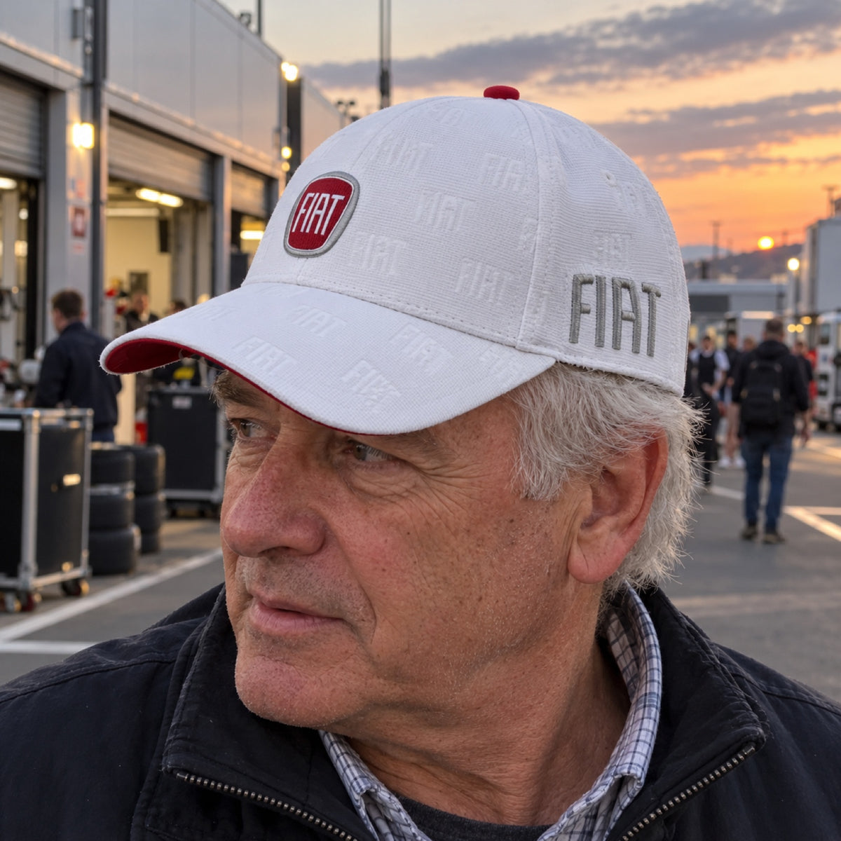 Fiat Cap with Embossed Logo Pattern – White – ilustrační foto (AI)