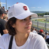 Fiat Cap with Embossed Logo Pattern – White – ilustrační foto 2 (AI)