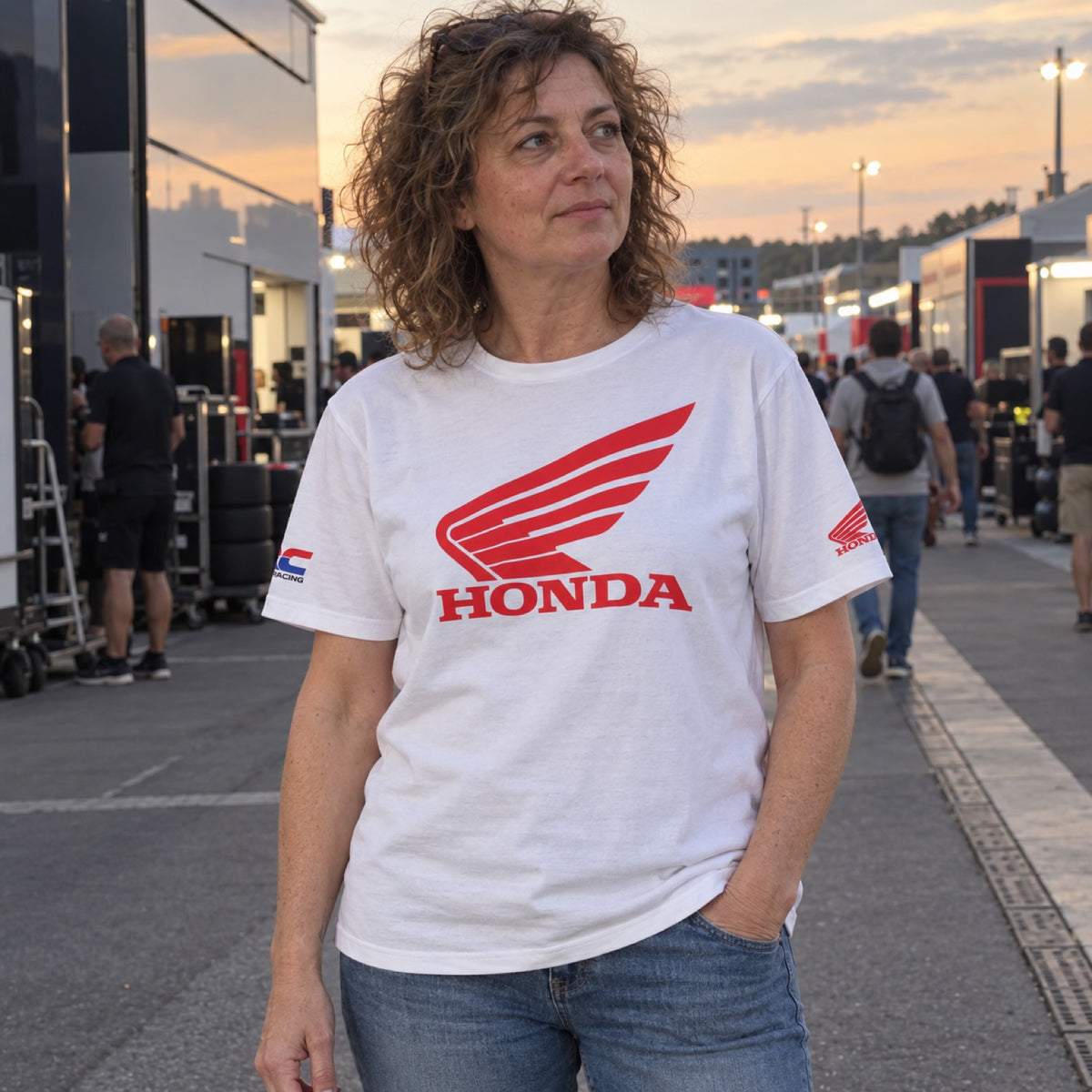 HRC Honda Fan T-Shirt with Large Logo – White – ilustrační foto 2 (AI)