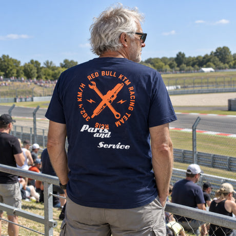 KTM Red Bull Racing Boost Casual T-Shirt – Navy – ilustrační foto (AI)