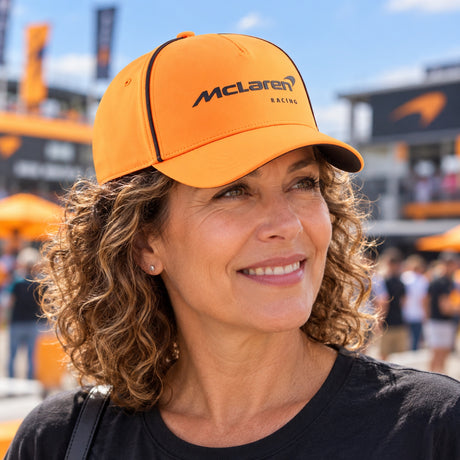 Czapka z daszkiem McLaren F1 z logo Puma – McLaren Racing – pomarańczowa – zdjęcie poglądowe (AI)