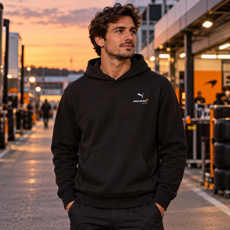Bluza z kapturem McLaren F1 z logo Puma – czarna – edycja casual – zdjęcie poglądowe (AI)