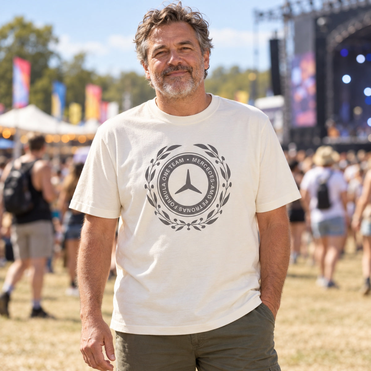 Koszulka Adidas Mercedes-AMG PETRONAS F1 SILVER ARROWS – edycja casual – zdjęcie poglądowe (AI)