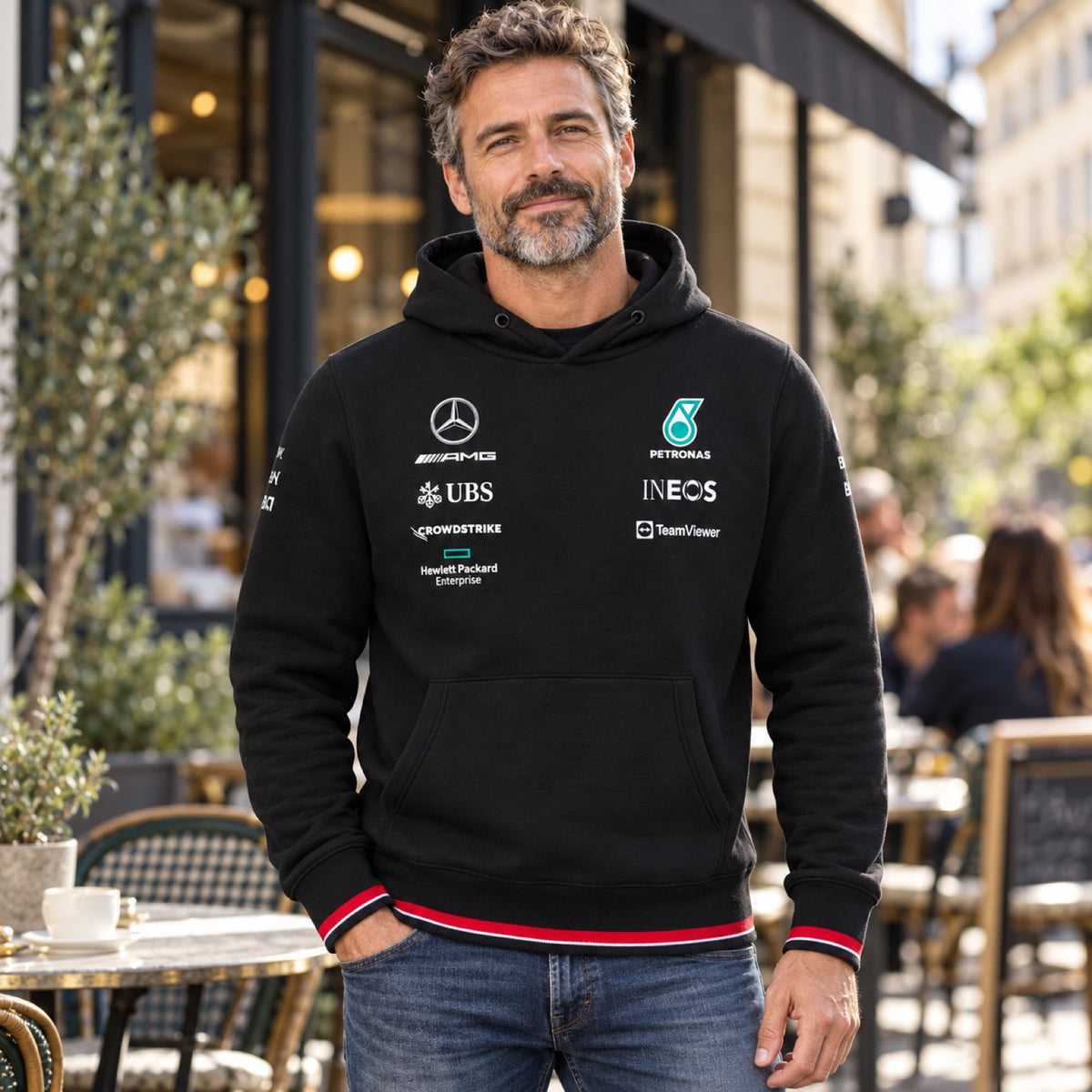 Bluza zespołowa z kapturem Mercedes-AMG PETRONAS F1 – zdjęcie poglądowe (AI)
