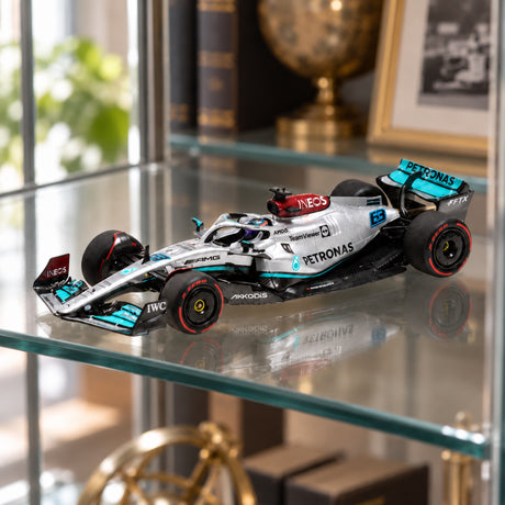Model Minichamps Mercedes AMG Petronas W13 E George Russell 1:43 – Bahrajn 2022 – zdjęcie poglądowe (AI)