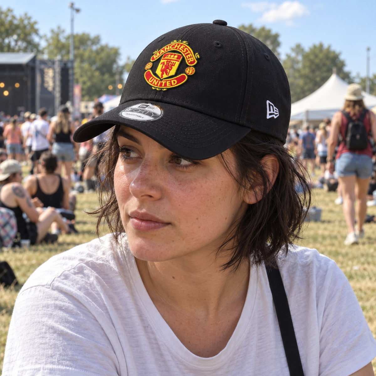 Manchester United CORE Cap – Black – ilustrační foto 2 (AI)