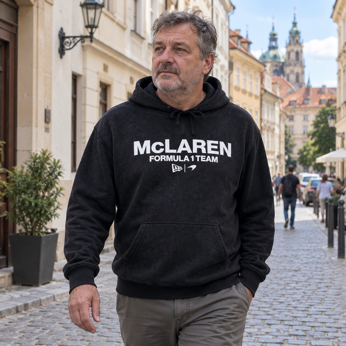 McLaren F1 New Era Wordmark Casual Hoodie – Black – ilustrační foto (AI)