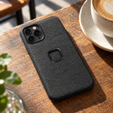 Peak Design Everyday Case iPhone 11 Pro Max – Charcoal – zdjęcie poglądowe (AI)
