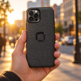 Peak Design Everyday Case iPhone 12 Pro Max – Charcoal – illustrative photo (AI)