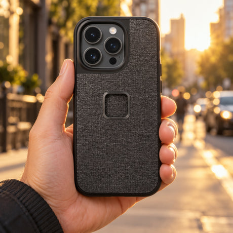 Peak Design Everyday Case iPhone 14 Pro – Charcoal – zdjęcie poglądowe (AI)