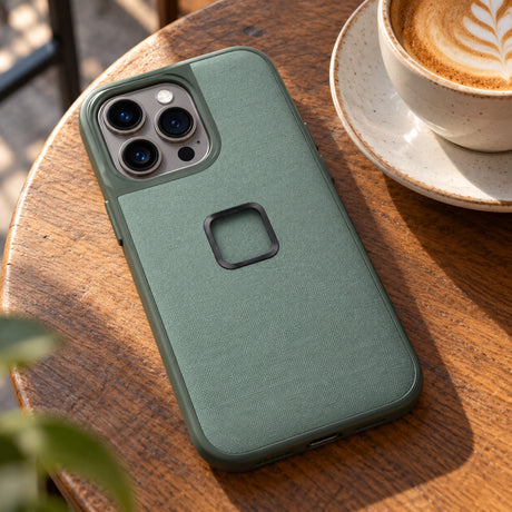 Peak Design Everyday Case iPhone 14 Pro Max – Sage – zdjęcie poglądowe (AI)