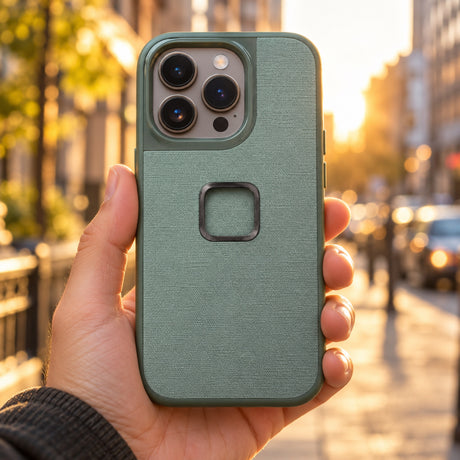 Peak Design Everyday Case iPhone 14 Pro – Sage – zdjęcie poglądowe (AI)