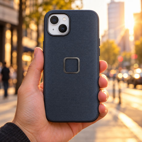 Peak Design Everyday Case iPhone 15 Plus – Midnight – zdjęcie poglądowe (AI)