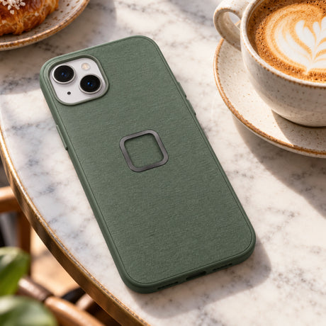 Peak Design Everyday Case iPhone 15 Plus – Sage – zdjęcie poglądowe (AI)