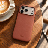 Peak Design Everyday Case Non-Slimlink iPhone 18 Pro Max – Redwood Clarino – illustrative photo (AI)
