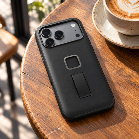 Peak Design Everyday Clarino Loop Case iPhone 17 Pro Max – Black – zdjęcie poglądowe (AI)