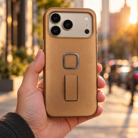 Peak Design Everyday Clarino Loop Case iPhone 17 Pro Max – Tan – zdjęcie poglądowe (AI)