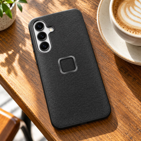 Peak Design Everyday Case Fabric Samsung Galaxy S25+ – Charcoal – zdjęcie poglądowe (AI)