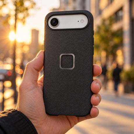 Peak Design Everyday Fabric Case – iPhone 17 Air – Charcoal – zdjęcie poglądowe (AI)
