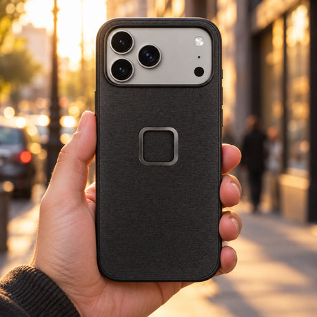 Peak Design Everyday Fabric Case – iPhone 17 Pro Max – Charcoal – zdjęcie poglądowe (AI)